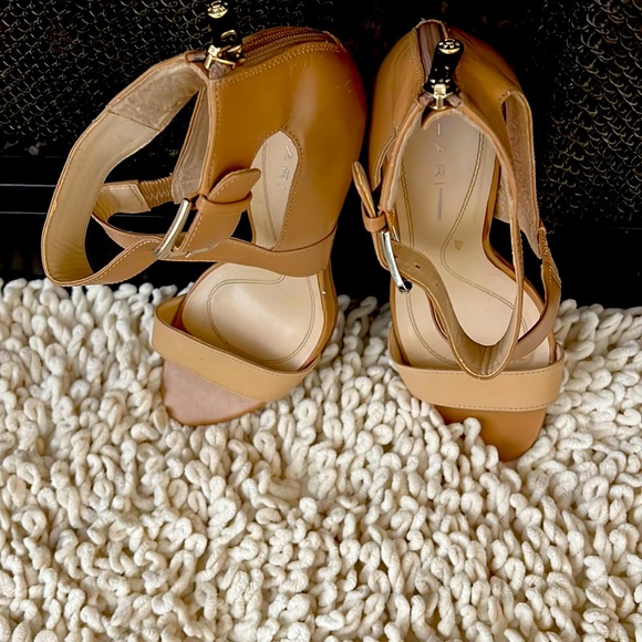 Tahari ankle strap shoes - Picture 1 of 1